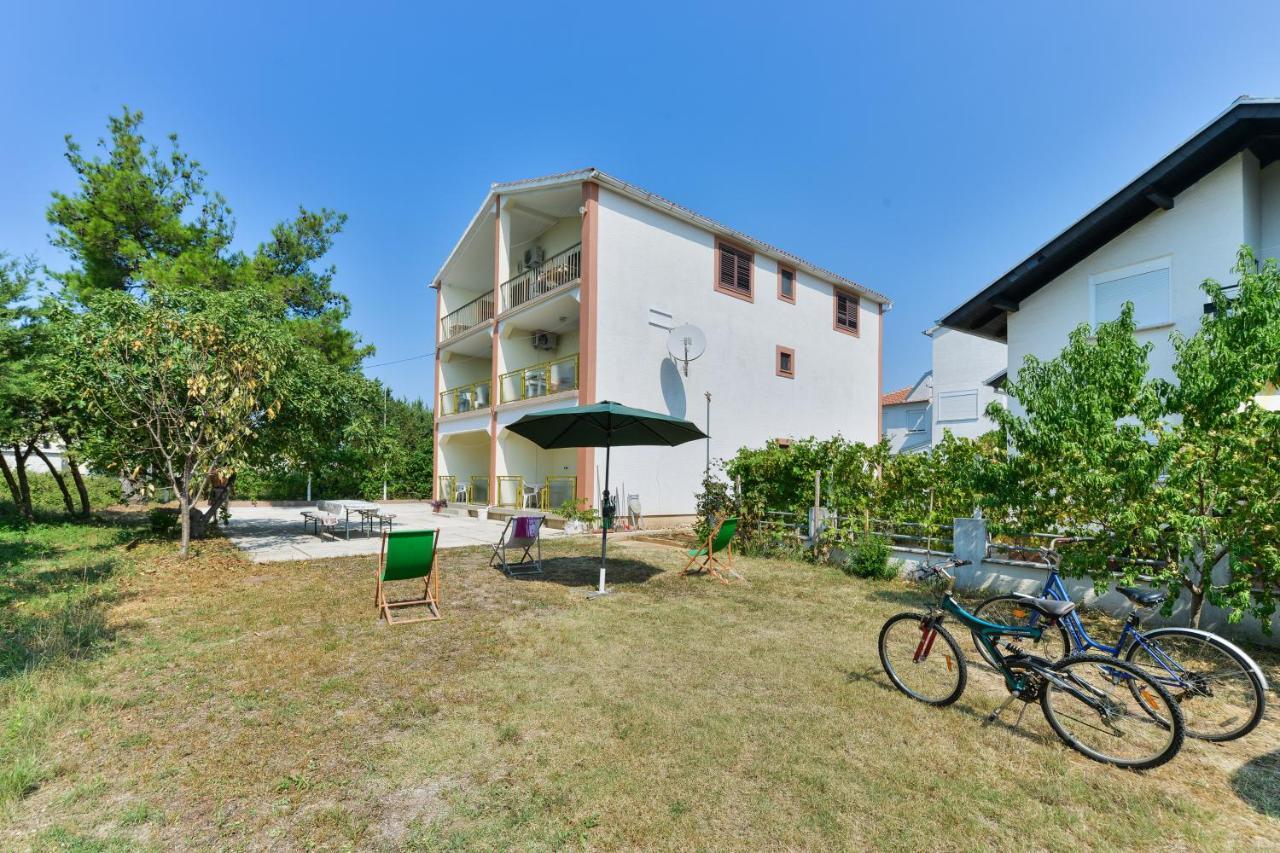 Apartmani Jelena Petrčane Exterior foto